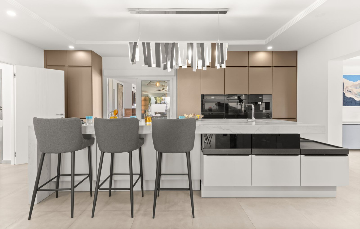 6 Bed, 6 Bath, HouseFor Sale, Atalaya, Malaga