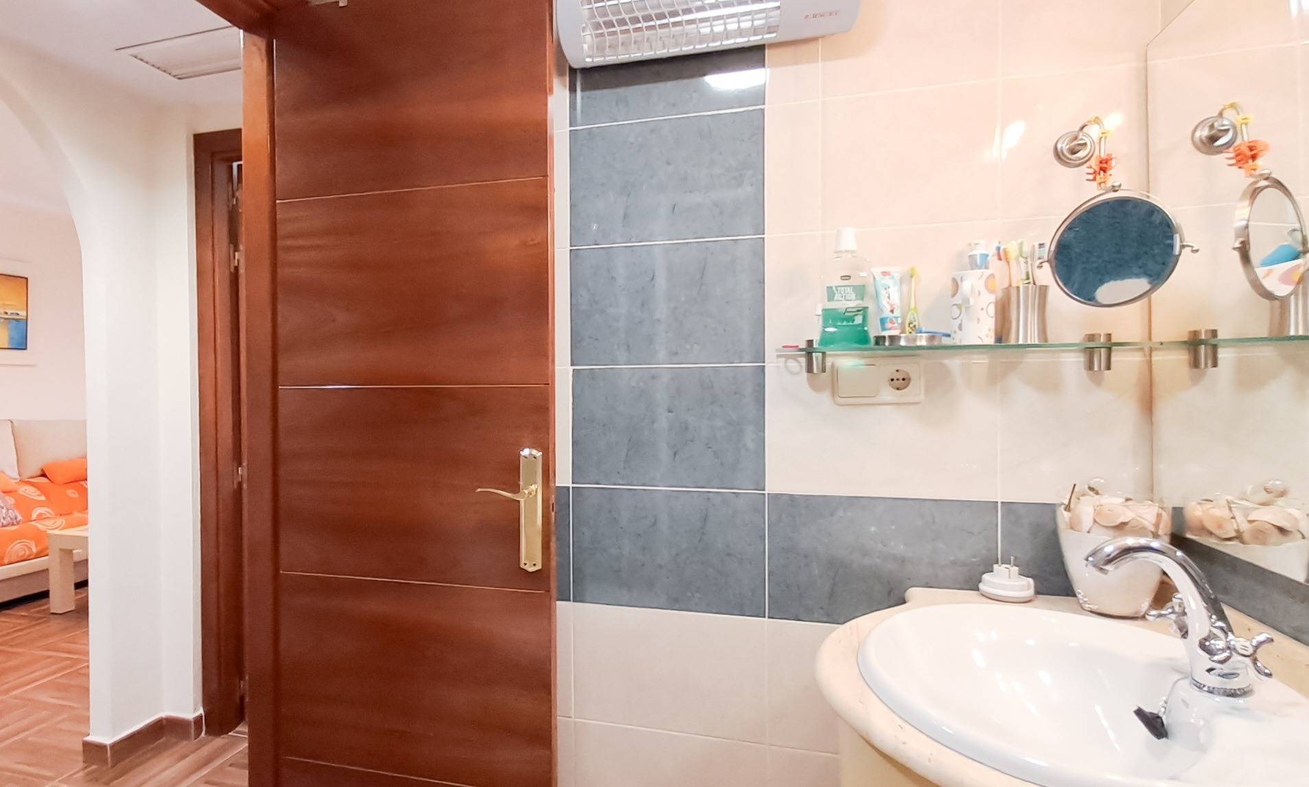 2 Bed, 1 Bath, ApartmentFor Sale, Torrevieja, Alicante