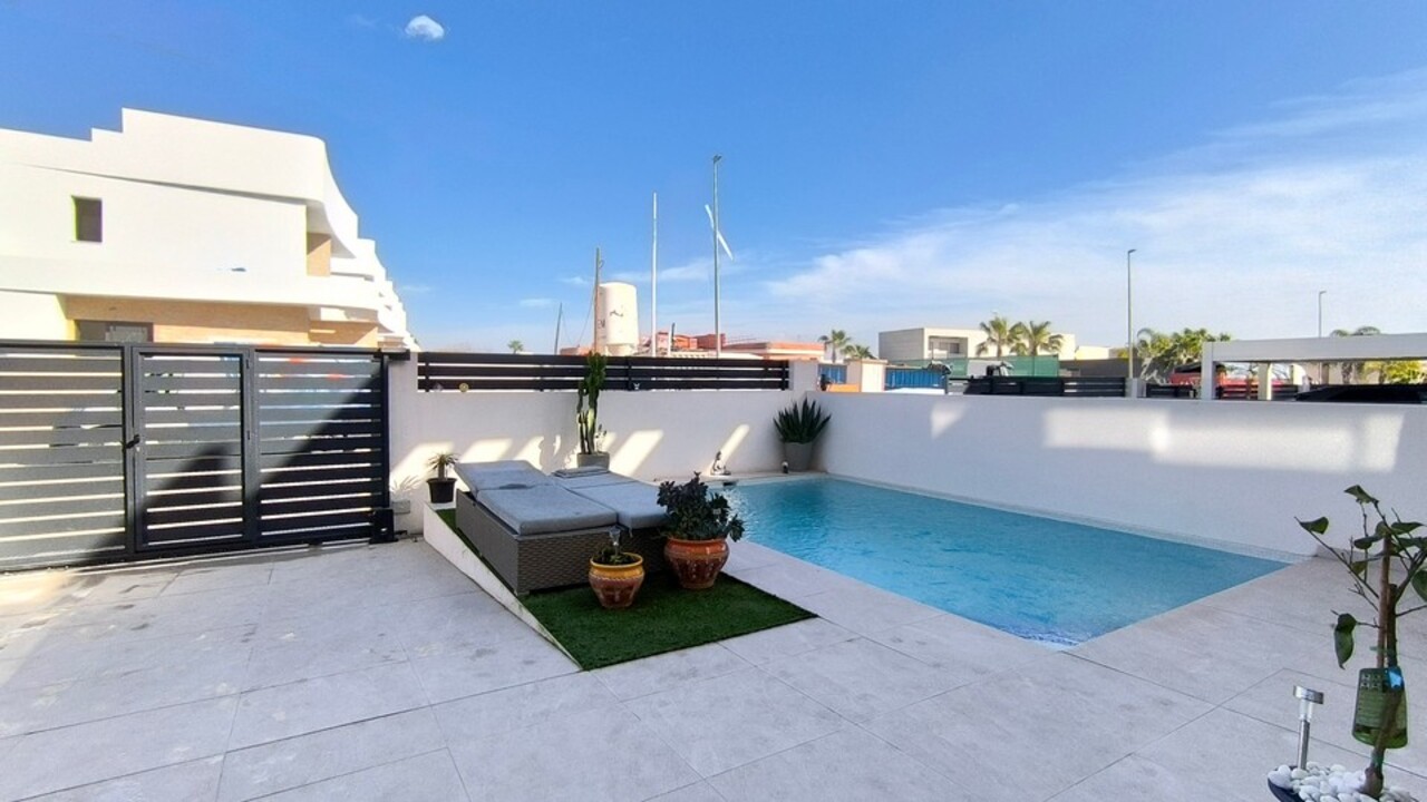 3 Bed, 2 Bath, HouseFor Sale, La Herrada, Alicante