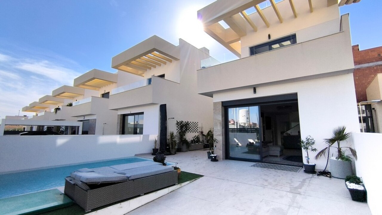 3 Bed, 2 Bath, HouseFor Sale, La Herrada, Alicante