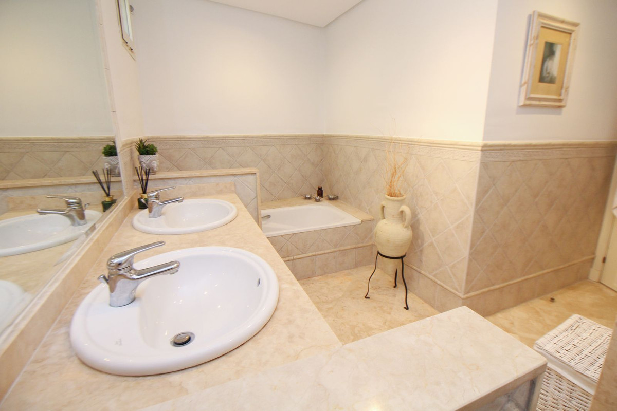 2 Bed, 2 Bath, ApartmentFor Sale, La Mairena, Malaga