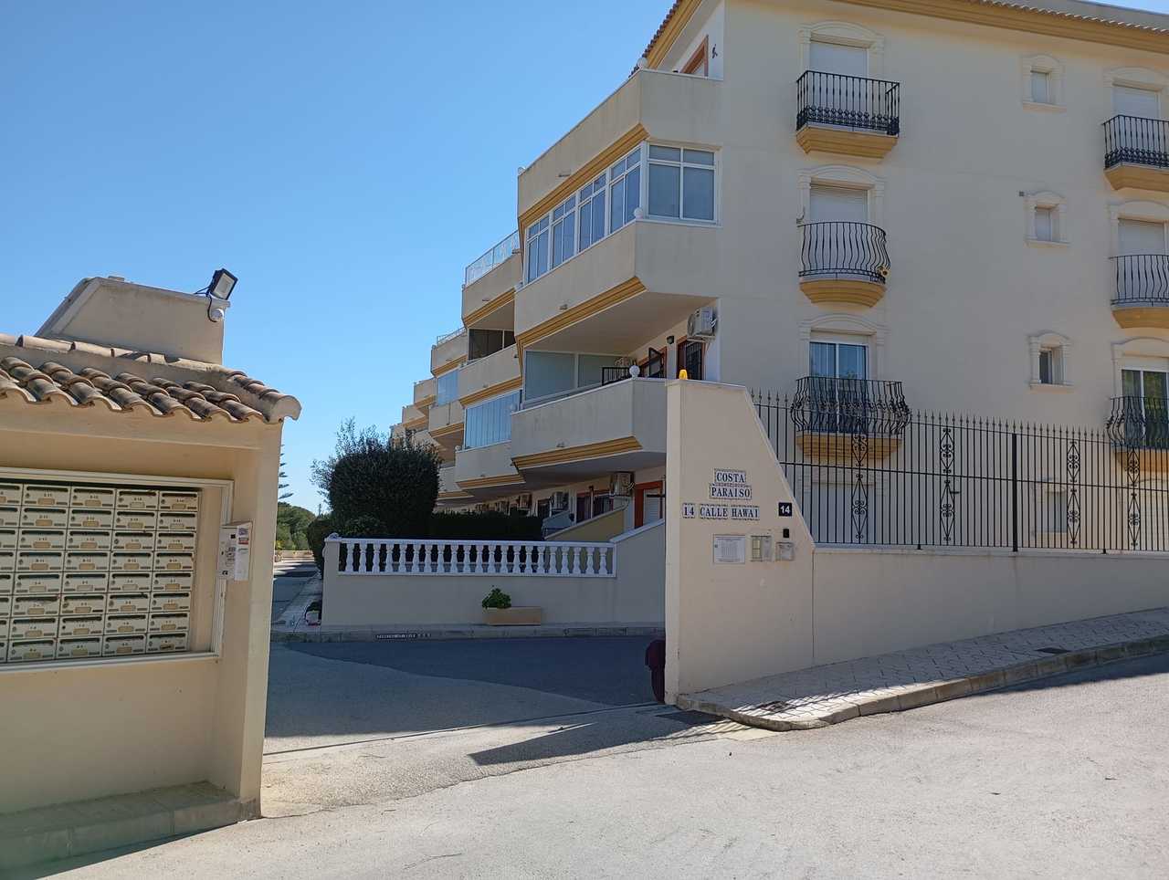2 Bed, 1 Bath, ApartmentFor Sale, Villamartin, Alicante