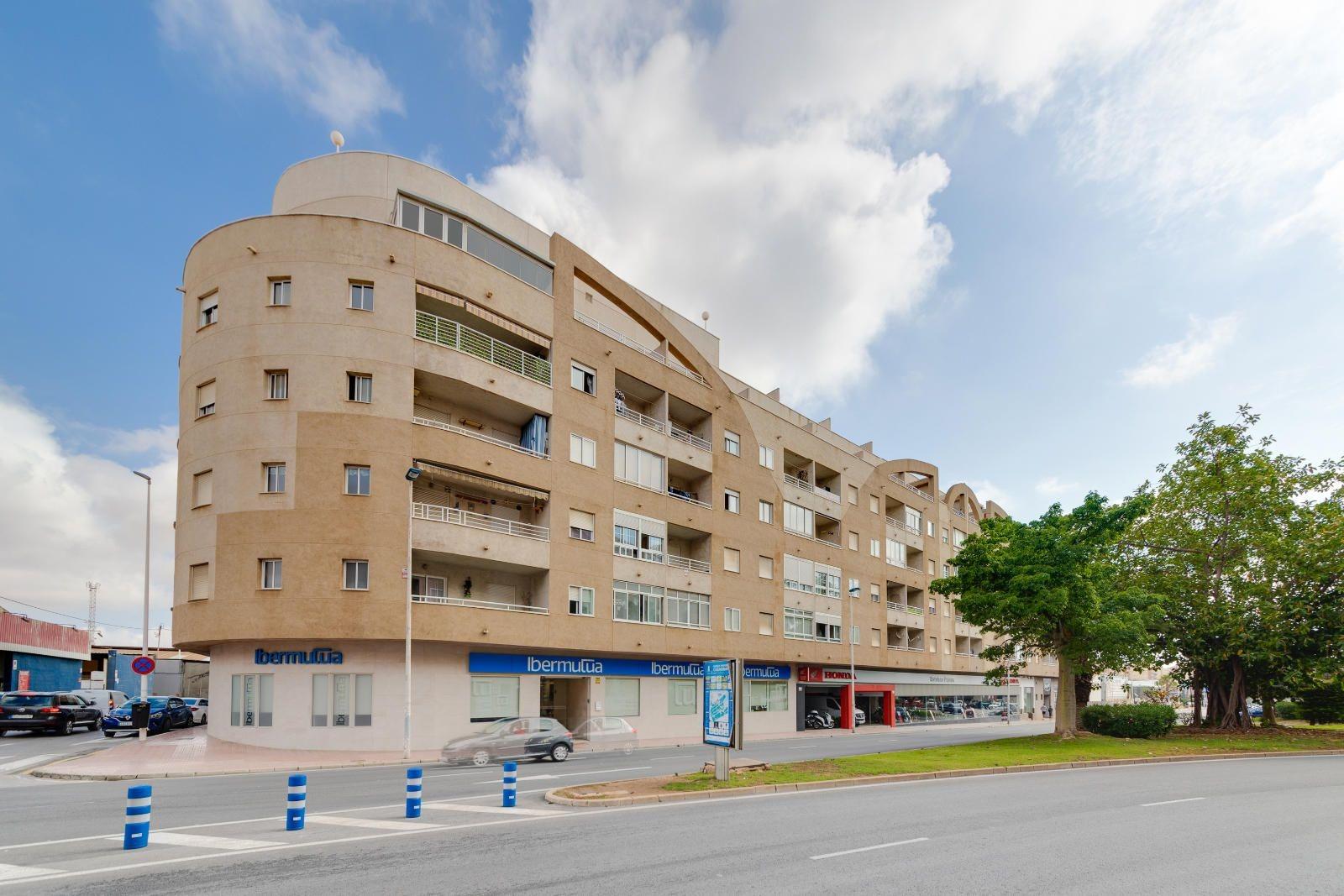 2 Bed, 1 Bath, ApartmentFor Sale, Torrevieja, Alicante