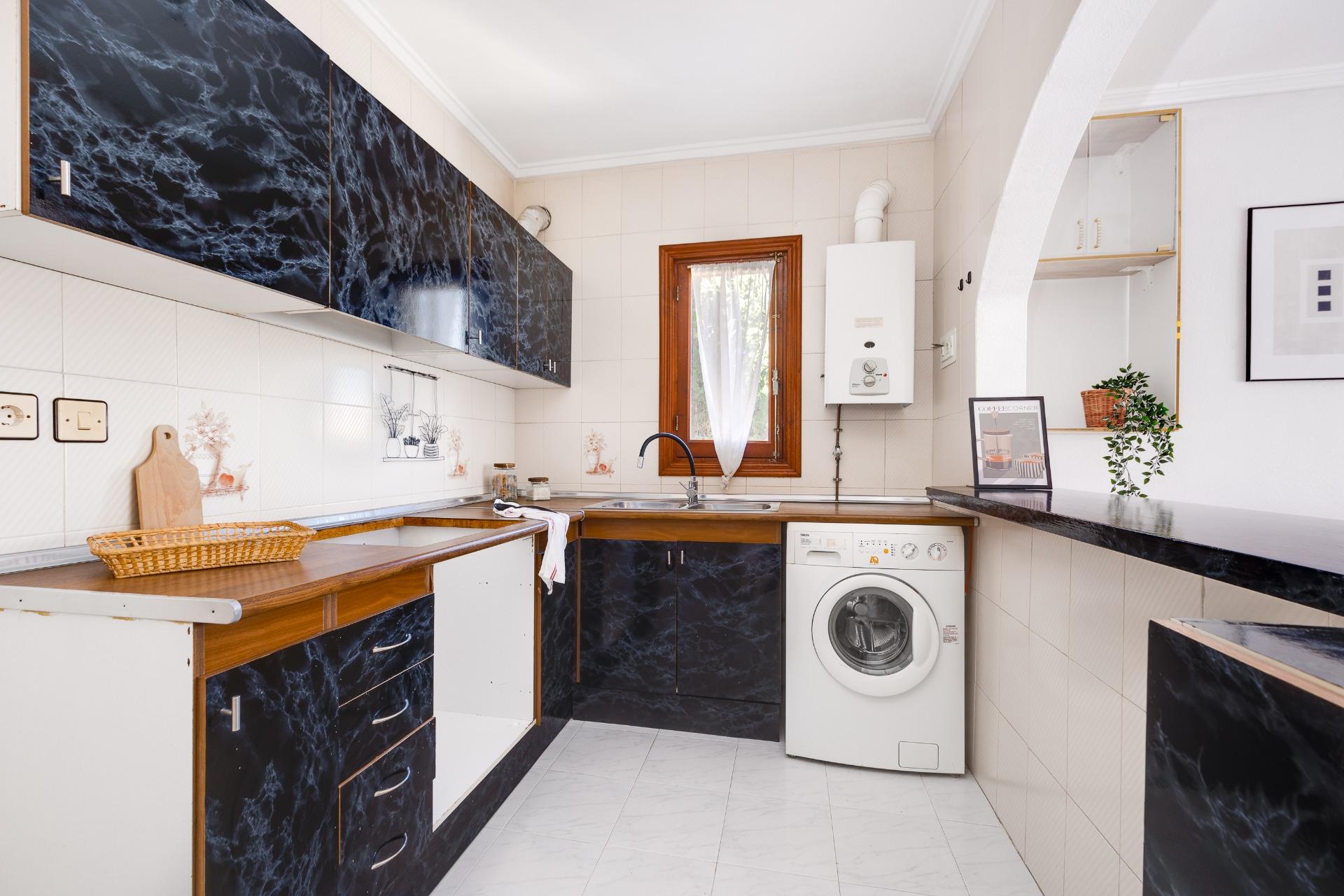 4 Bed, 2 Bath, HouseFor Sale, Torrevieja, Alicante