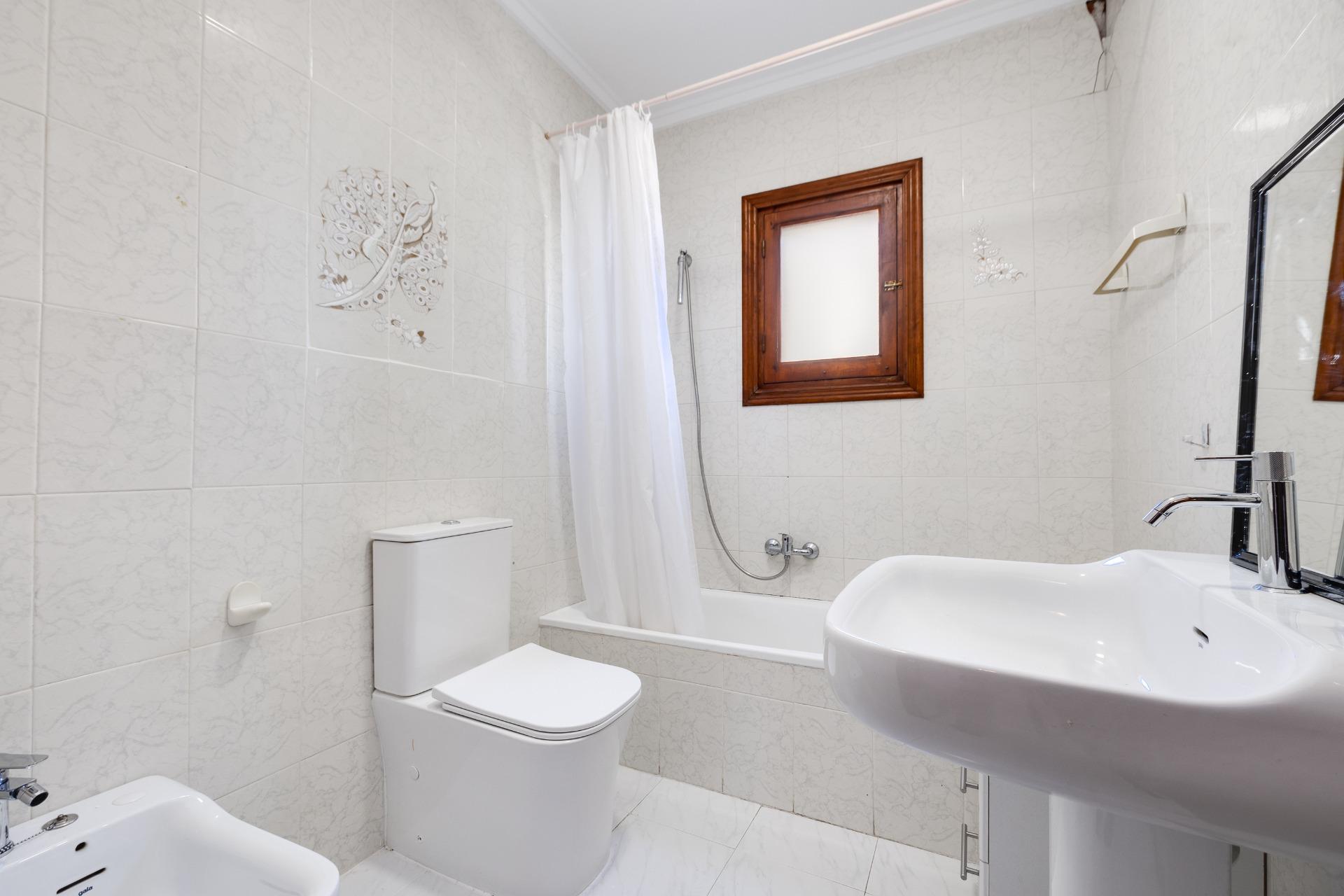 4 Bed, 2 Bath, HouseFor Sale, Torrevieja, Alicante