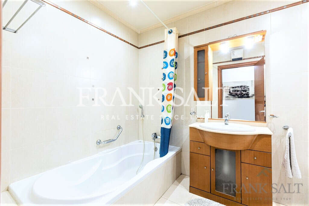 Pembroke, 3 Bedrooms Bedrooms, ,2 BathroomsBathrooms,For Sale,FRSA-922538