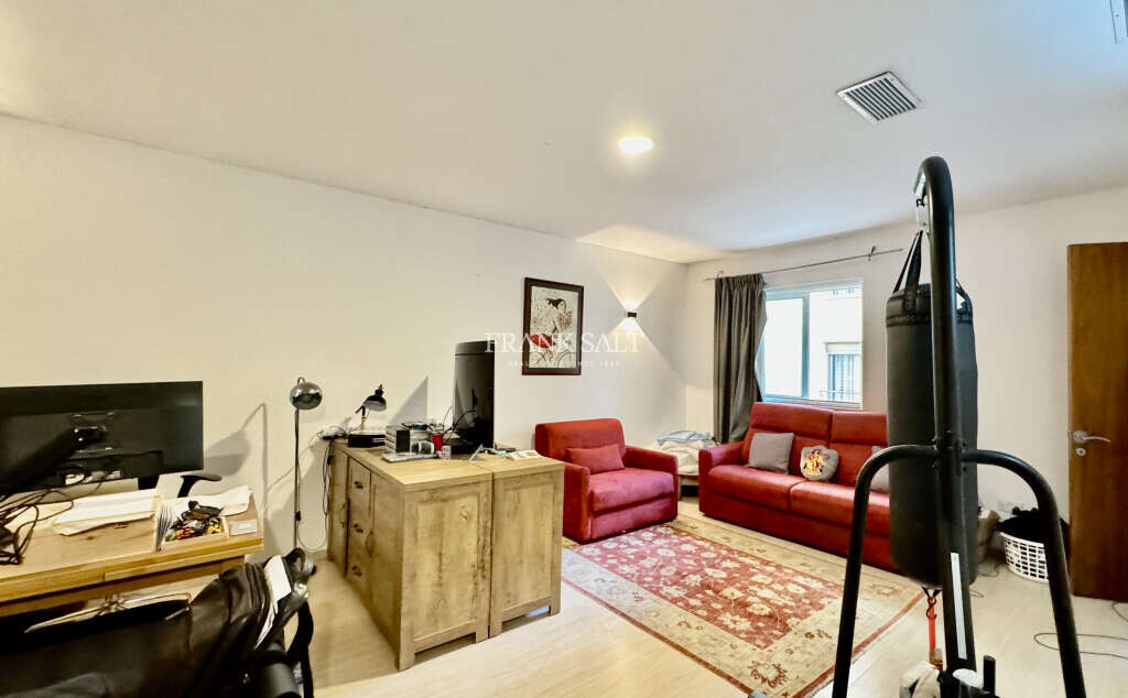 Tigne Point, 3 Bedrooms Bedrooms, ,2 BathroomsBathrooms,For Sale,FRSA-035075