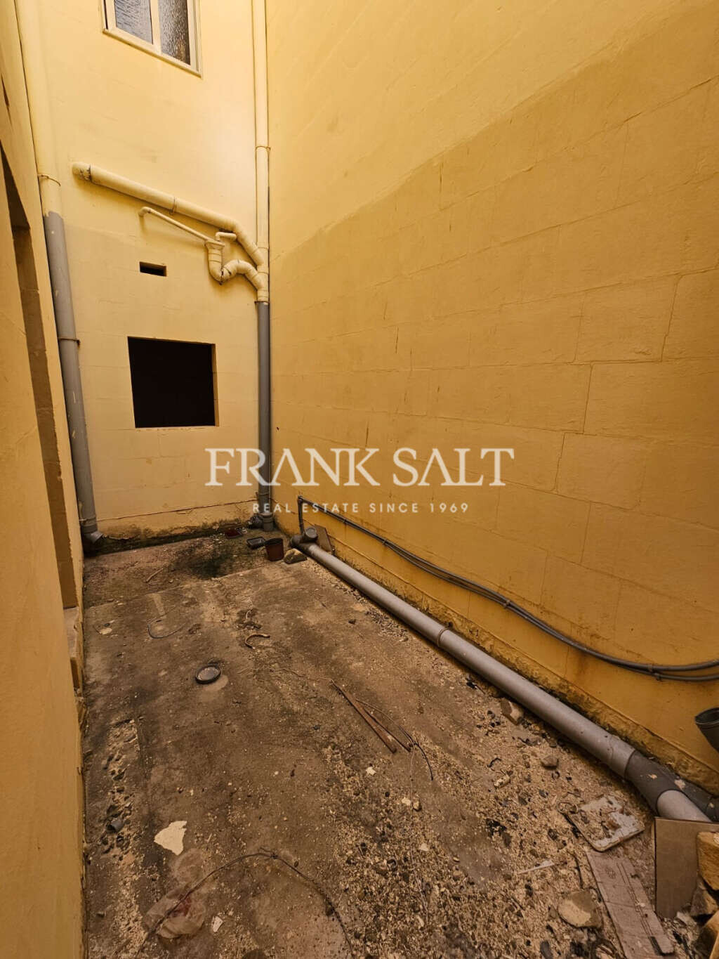 Marsalforn, Gozo, 3 Bedrooms Bedrooms, ,For Sale,FRSA-921015