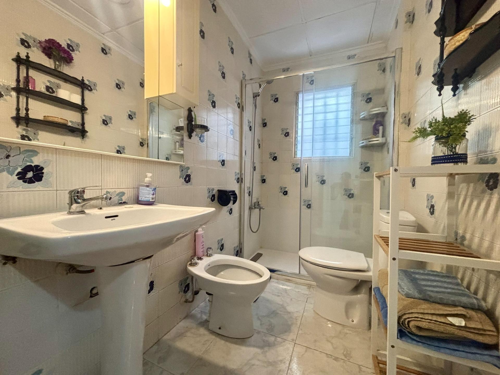 2 Bed, 1 Bath, ApartmentFor Sale, Torrevieja, Alicante