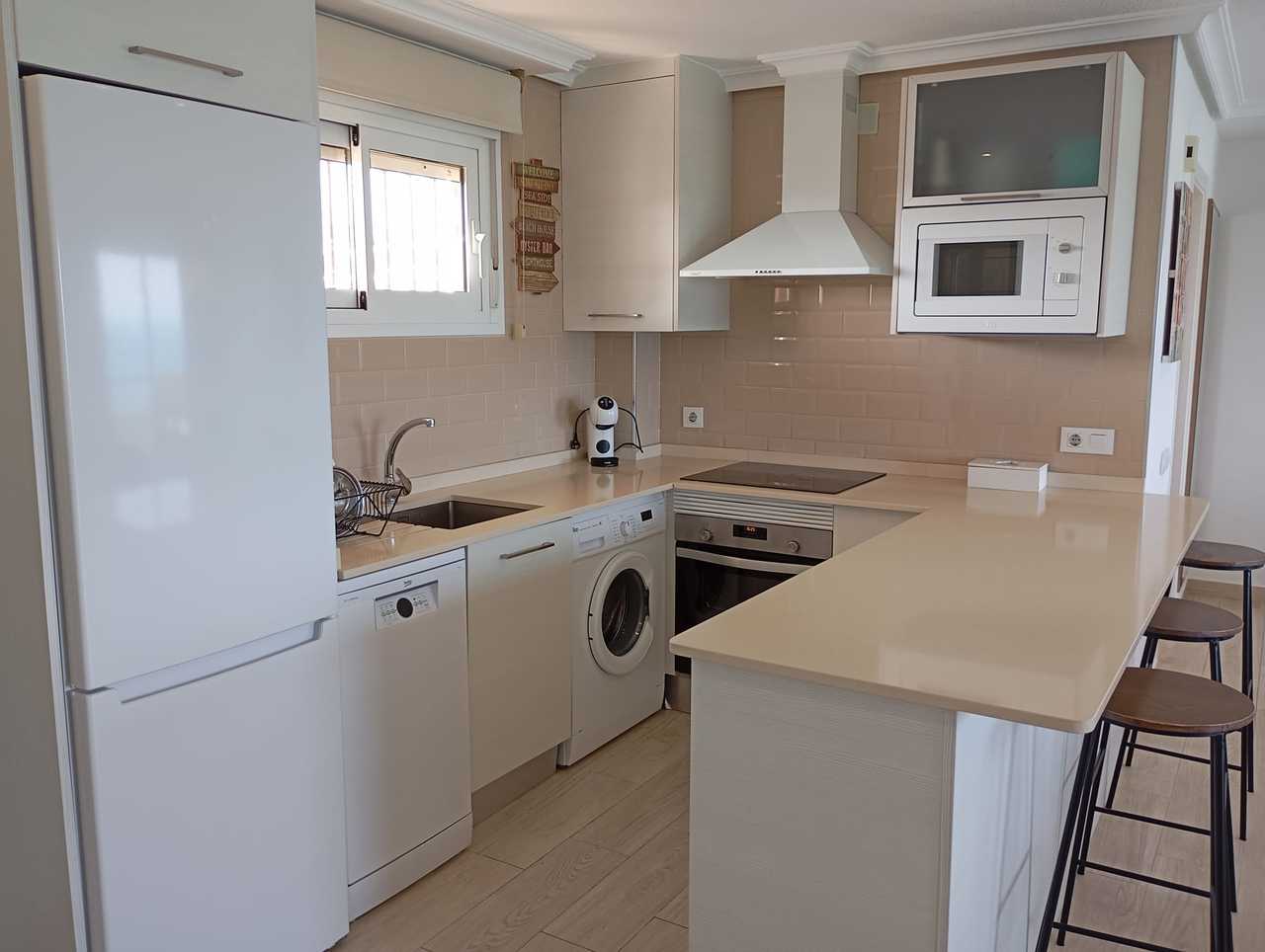 3 Bed, 2 Bath, ApartmentFor Sale, Mil Palmeras, Alicante
