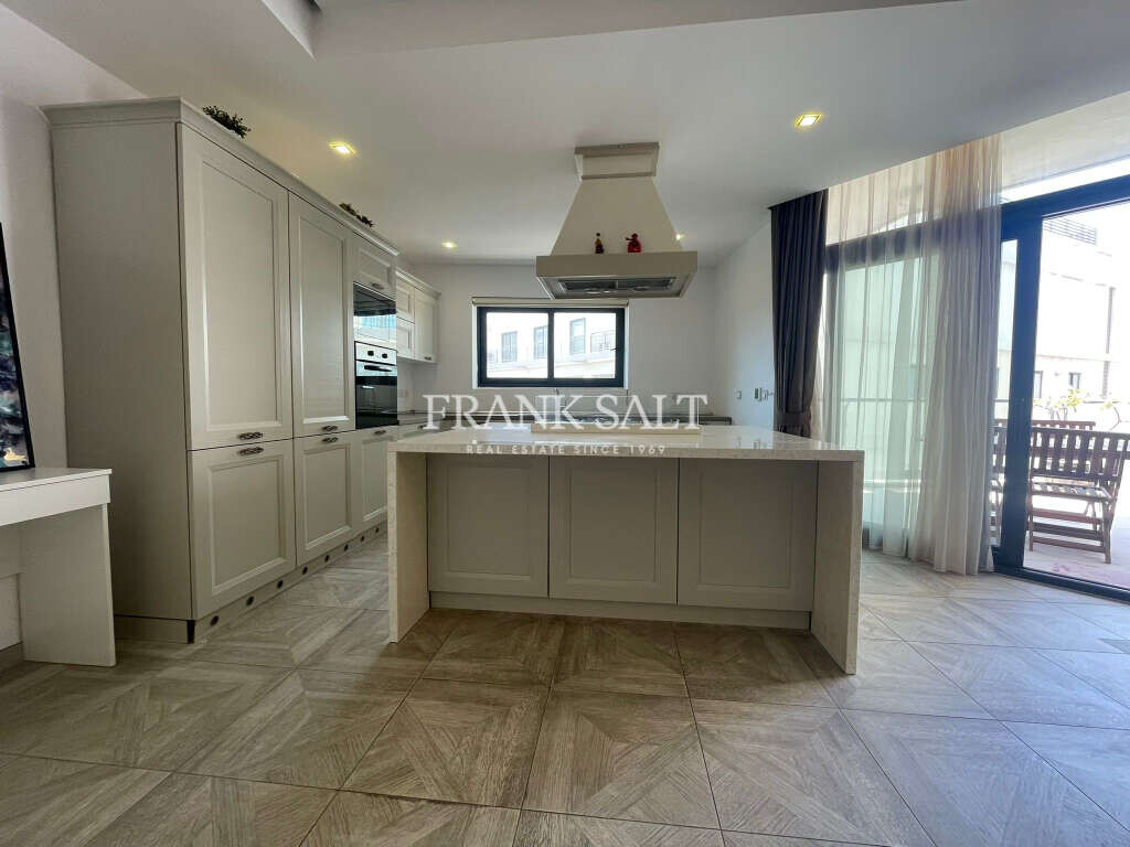 Pender Gardens, 3 Bedrooms Bedrooms, ,3 BathroomsBathrooms,For Sale,FRSA-922104