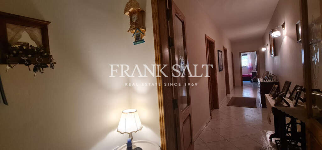 Manikata, 4 Bedrooms Bedrooms, ,1 BathroomBathrooms,For Sale,FRSA-509481