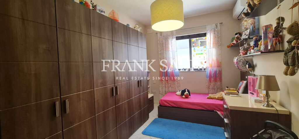 Manikata, 4 Bedrooms Bedrooms, ,1 BathroomBathrooms,For Sale,FRSA-509481