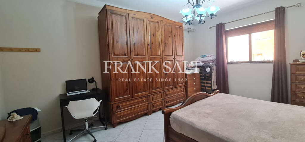 Manikata, 4 Bedrooms Bedrooms, ,1 BathroomBathrooms,For Sale,FRSA-509481