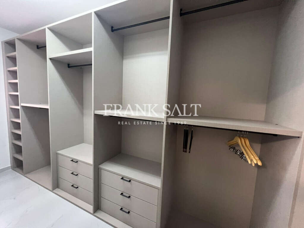 Luqa, 3 Bedrooms Bedrooms, ,For Sale,FRSA-419472