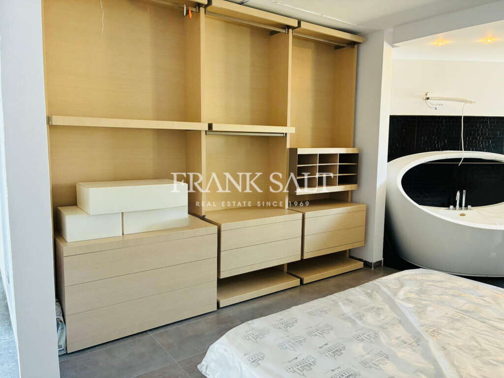 Swieqi, 3 Bedrooms Bedrooms, ,1 BathroomBathrooms,For Sale,FRSA-921877