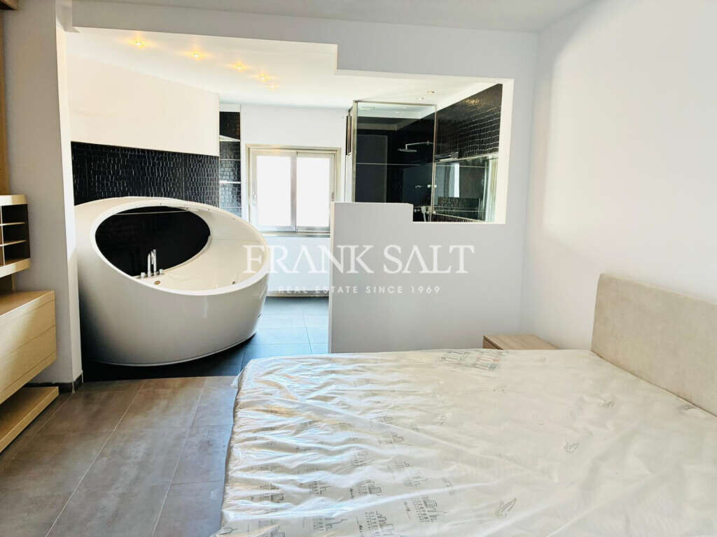 Swieqi, 3 Bedrooms Bedrooms, ,1 BathroomBathrooms,For Sale,FRSA-921877
