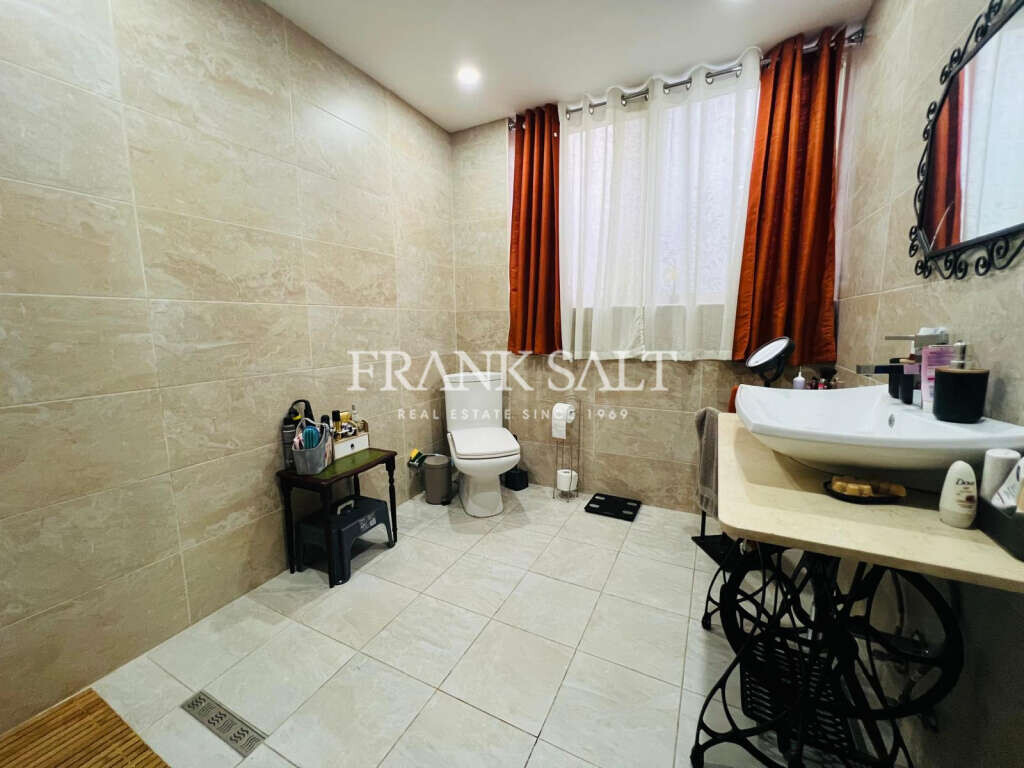 Tarxien, 3 Bedrooms Bedrooms, ,2 BathroomsBathrooms,For Sale,FRSA-921947
