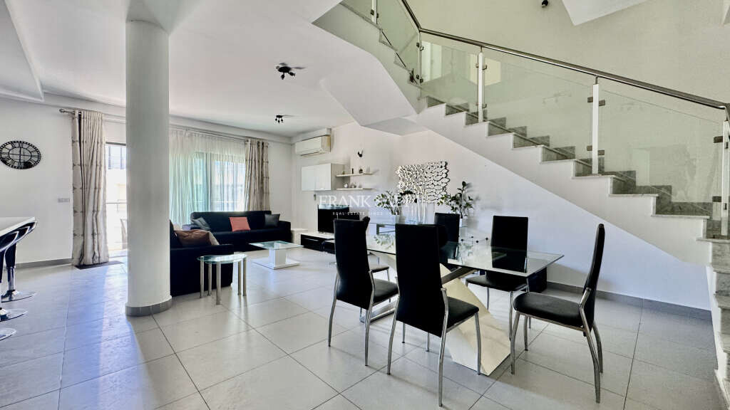 Pender Gardens, 3 Bedrooms Bedrooms, ,1 BathroomBathrooms,For Sale,FRSA-921771