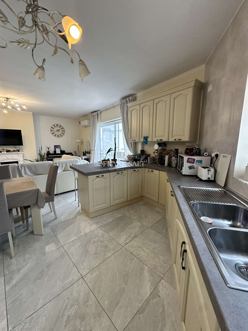 Santa Venera, 3 Bedrooms Bedrooms, ,1 BathroomBathrooms,For Sale,FRSA-921597