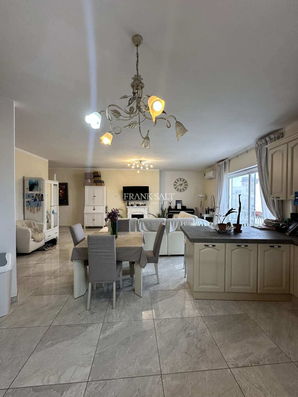 Santa Venera, 3 Bedrooms Bedrooms, ,1 BathroomBathrooms,For Sale,FRSA-921597