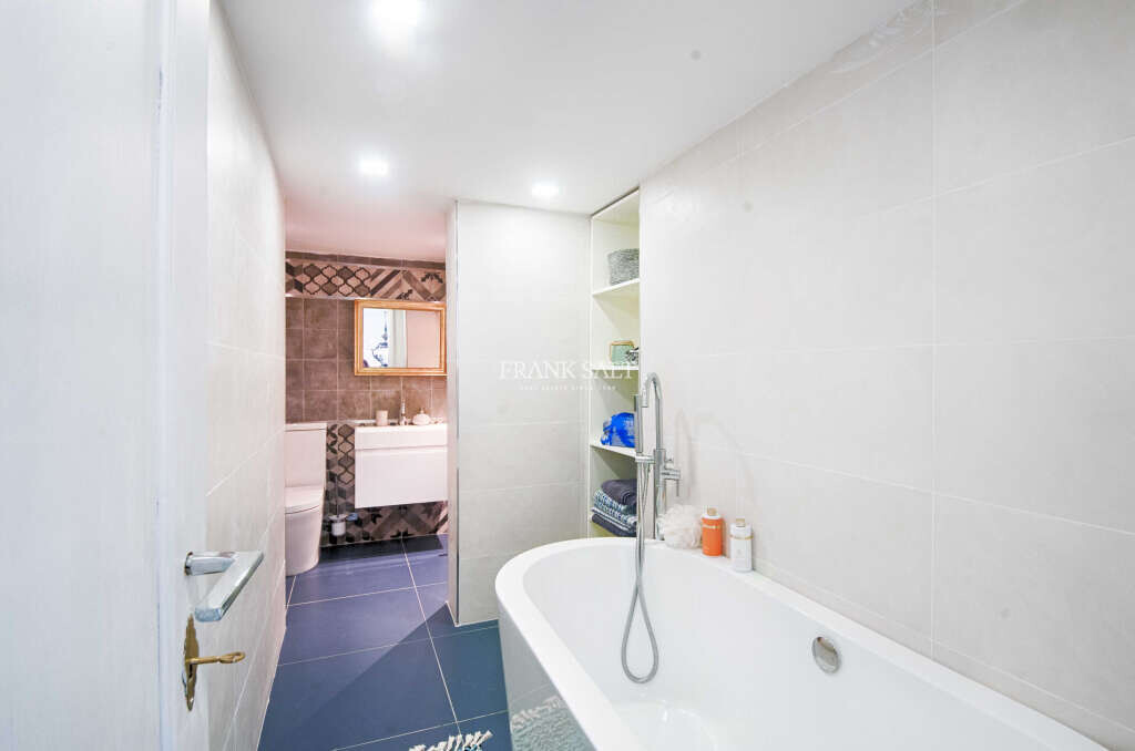 Vittoriosa, 2 Bedrooms Bedrooms, ,2 BathroomsBathrooms,For Sale,FRSA-750886