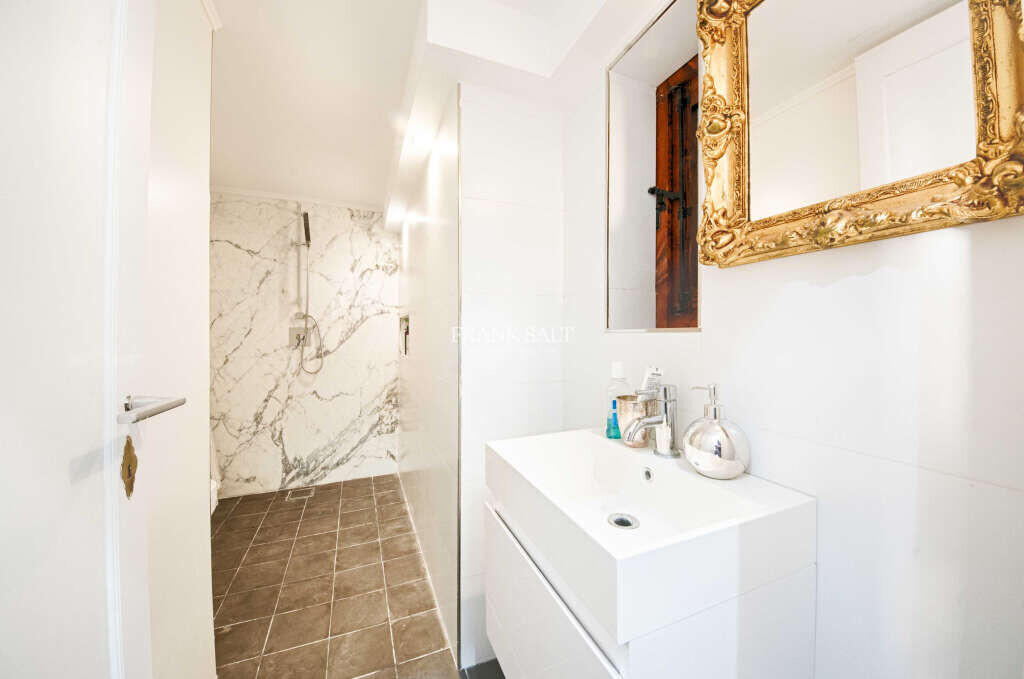 Vittoriosa, 2 Bedrooms Bedrooms, ,2 BathroomsBathrooms,For Sale,FRSA-750886