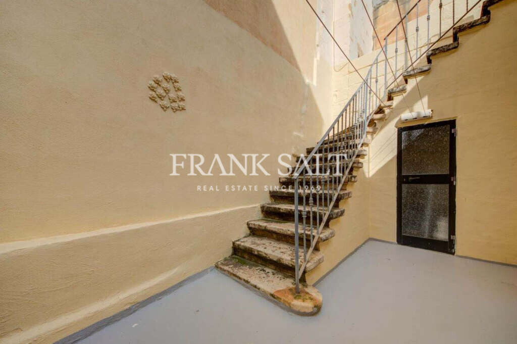 Senglea, 2 Bedrooms Bedrooms, ,1 BathroomBathrooms,For Sale,FRSA-752790