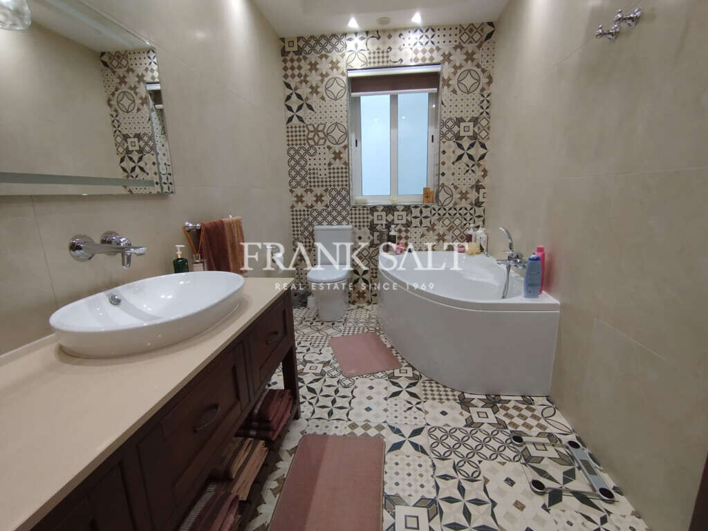 Zabbar, 4 Bedrooms Bedrooms, ,2 BathroomsBathrooms,For Sale,FRSA-921483