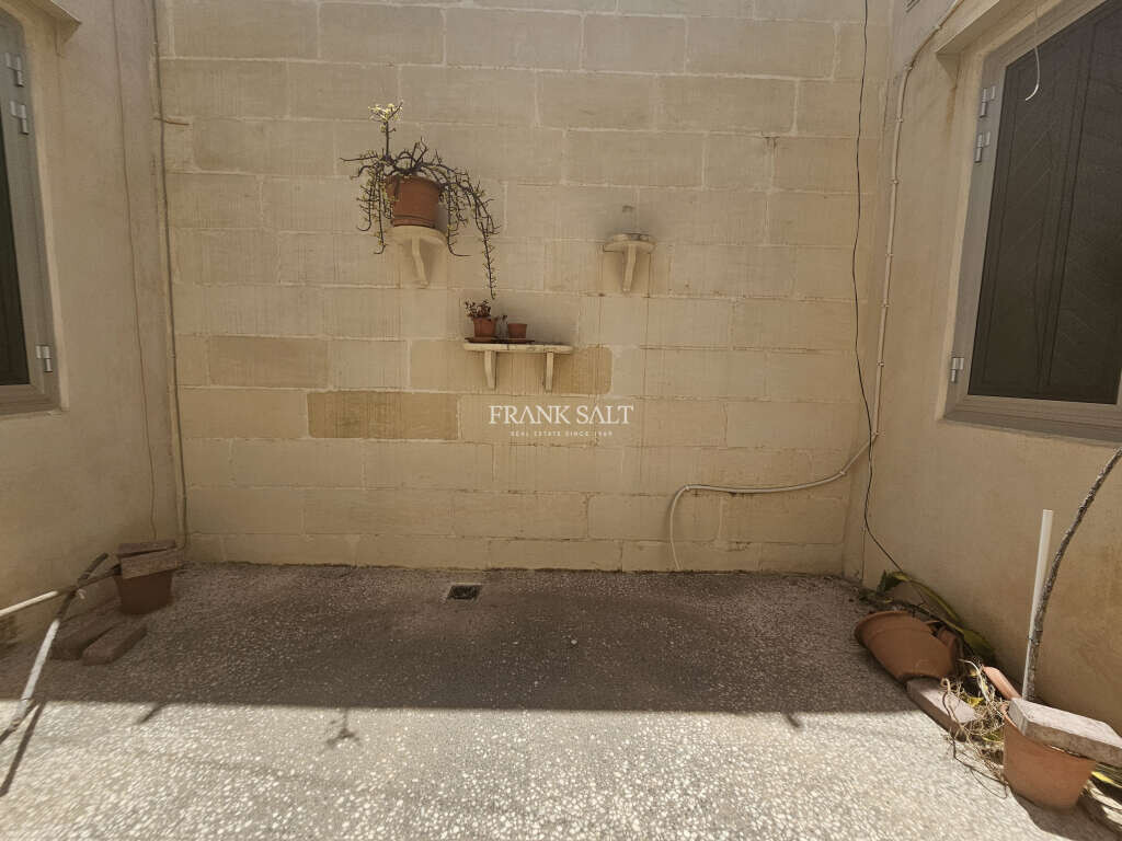 Qormi, 3 Bedrooms Bedrooms, ,2 BathroomsBathrooms,For Sale,FRSA-920292