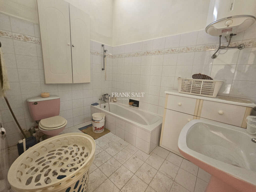 Qormi, 3 Bedrooms Bedrooms, ,2 BathroomsBathrooms,For Sale,FRSA-920292