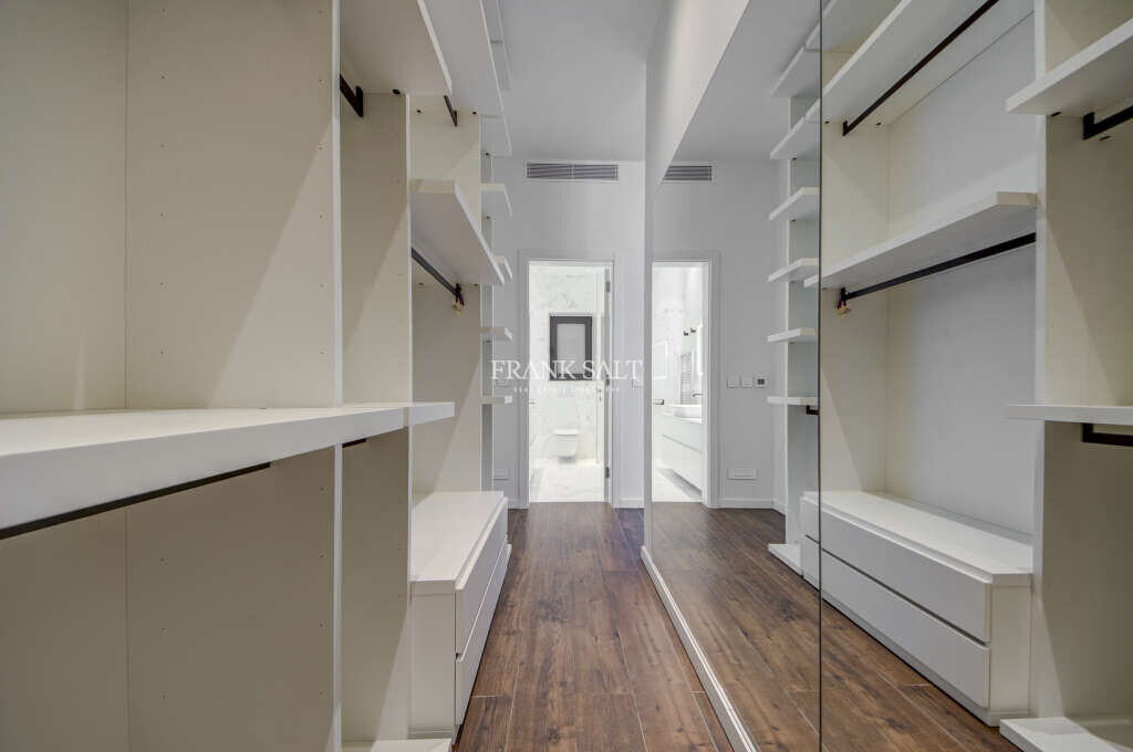 Pender Gardens, 3 Bedrooms Bedrooms, ,1 BathroomBathrooms,For Sale,FRSA-046434