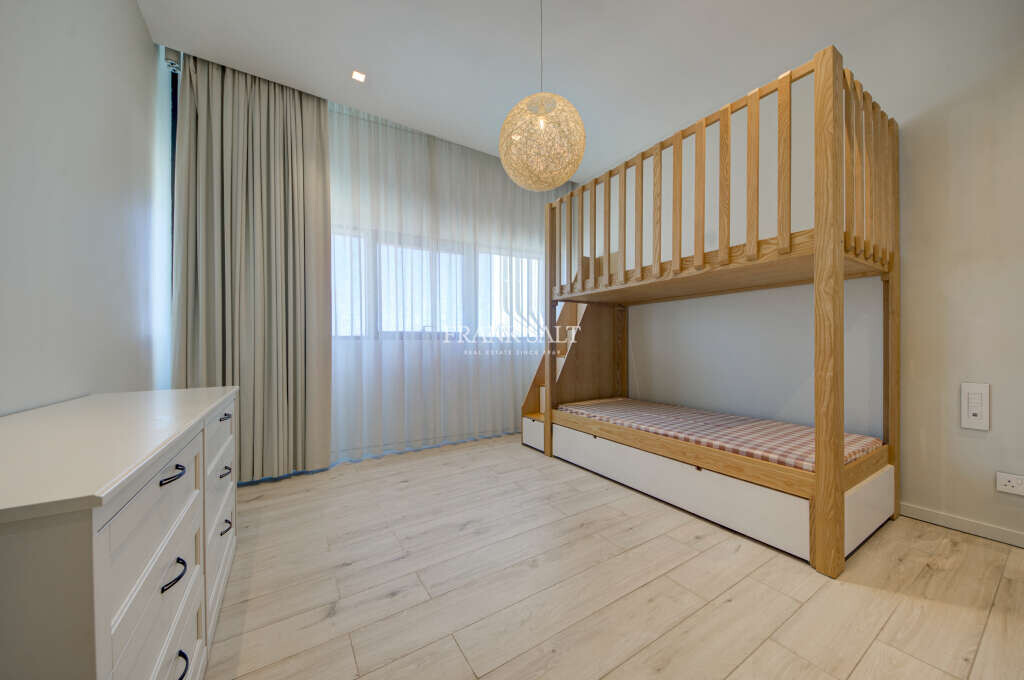 Pender Gardens, 3 Bedrooms Bedrooms, ,1 BathroomBathrooms,For Sale,FRSA-046434