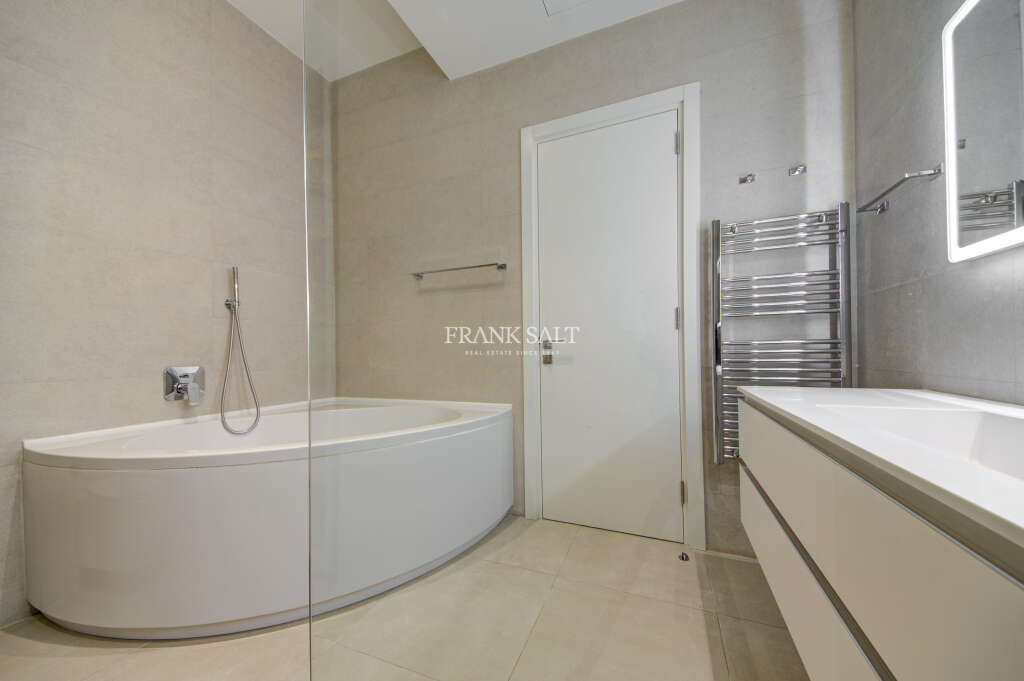 Pender Gardens, 3 Bedrooms Bedrooms, ,1 BathroomBathrooms,For Sale,FRSA-046434