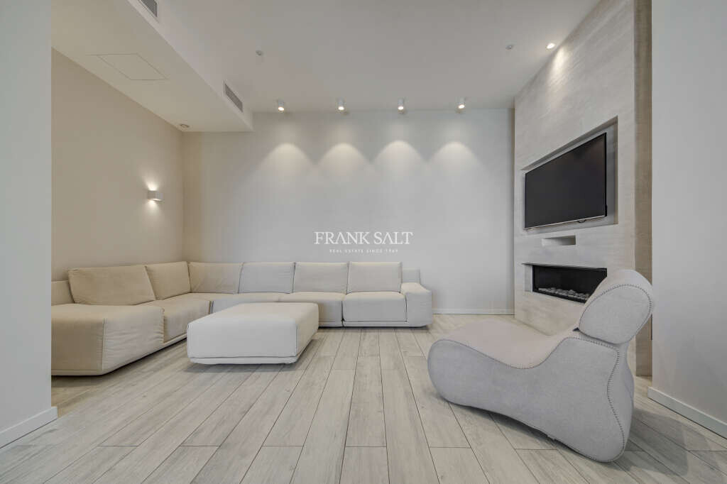 Pender Gardens, 3 Bedrooms Bedrooms, ,1 BathroomBathrooms,For Sale,FRSA-046434