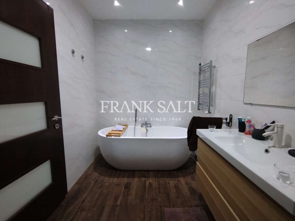 Birzebbugia, 3 Bedrooms Bedrooms, ,2 BathroomsBathrooms,For Sale,FRSA-920402