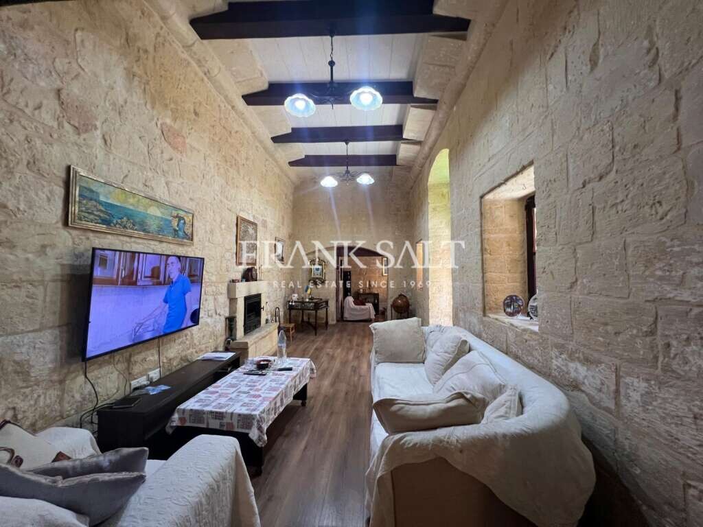 Qrendi, 3 Bedrooms Bedrooms, ,1 BathroomBathrooms,For Sale,FRSA-920397