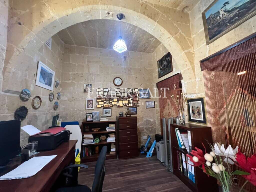 Qrendi, 3 Bedrooms Bedrooms, ,1 BathroomBathrooms,For Sale,FRSA-920397