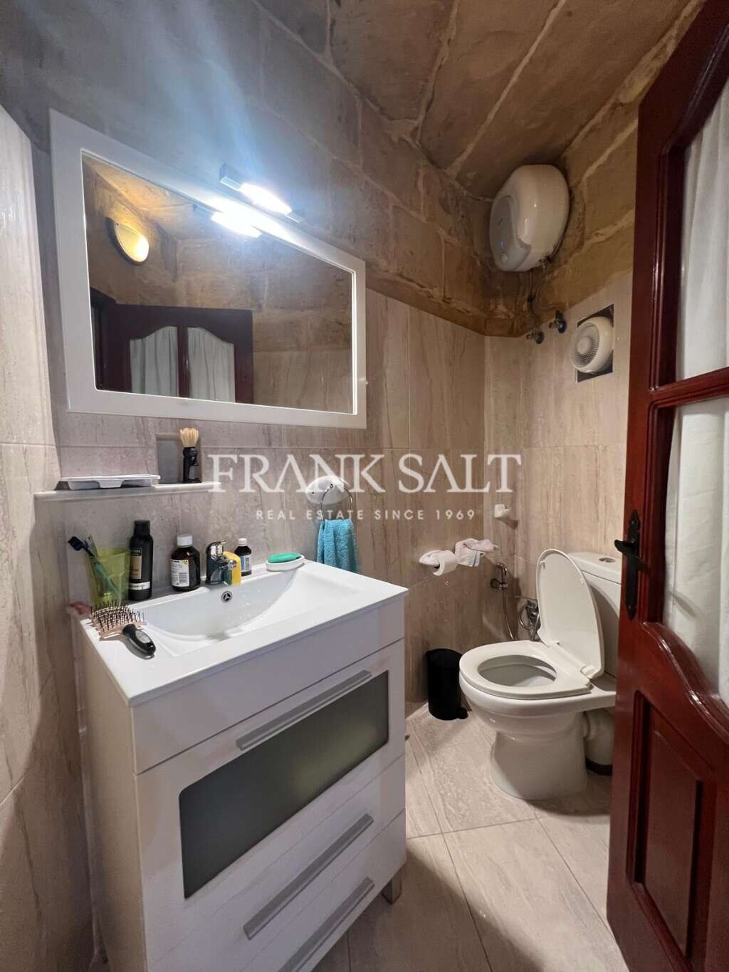 Qrendi, 3 Bedrooms Bedrooms, ,1 BathroomBathrooms,For Sale,FRSA-920397