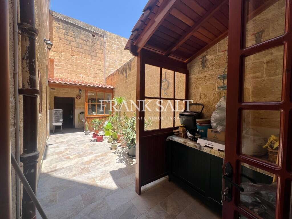 Qrendi, 3 Bedrooms Bedrooms, ,1 BathroomBathrooms,For Sale,FRSA-920397