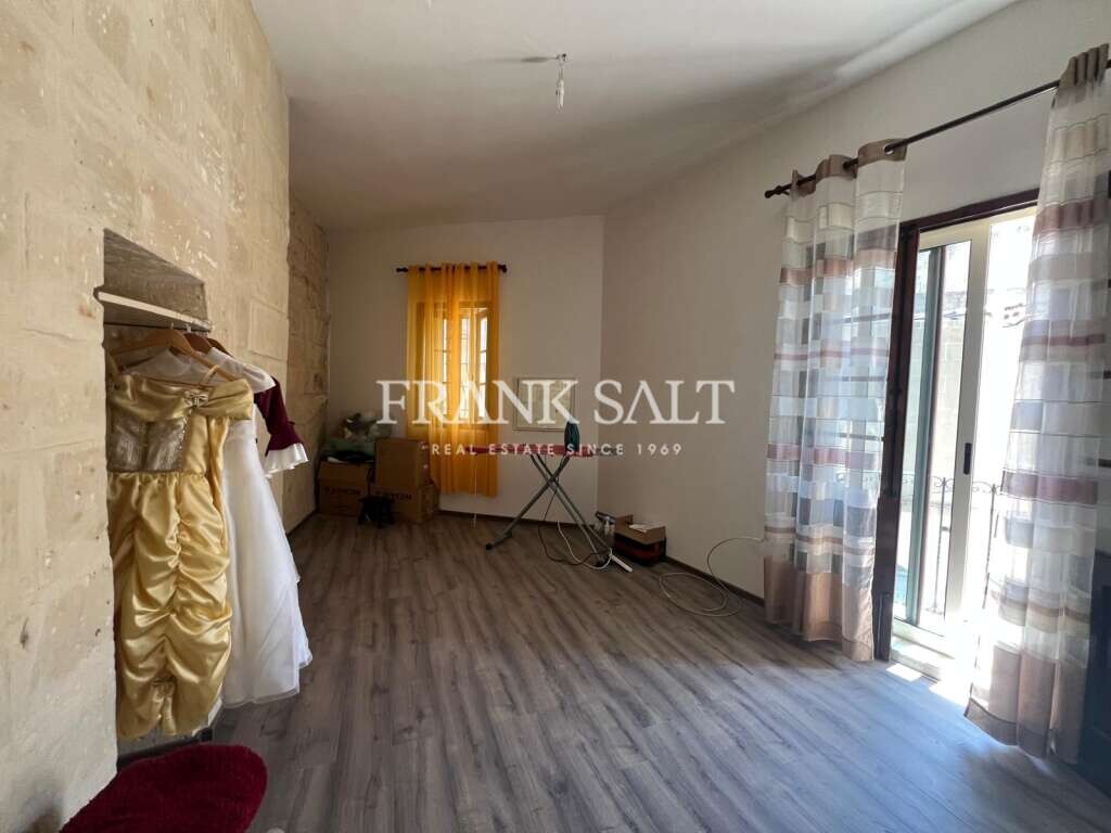 Qrendi, 3 Bedrooms Bedrooms, ,1 BathroomBathrooms,For Sale,FRSA-920397