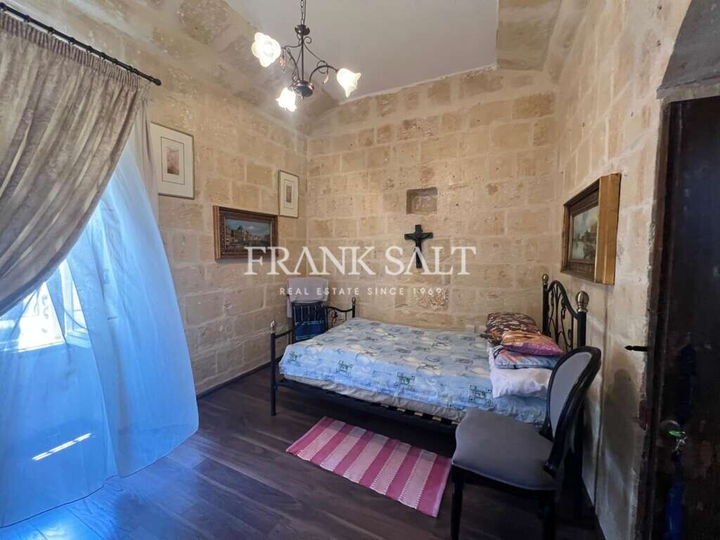 Qrendi, 3 Bedrooms Bedrooms, ,1 BathroomBathrooms,For Sale,FRSA-920397