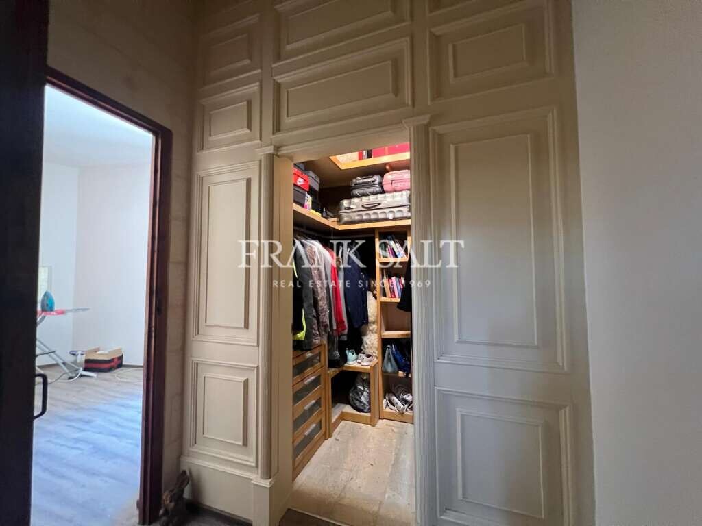 Qrendi, 3 Bedrooms Bedrooms, ,1 BathroomBathrooms,For Sale,FRSA-920397