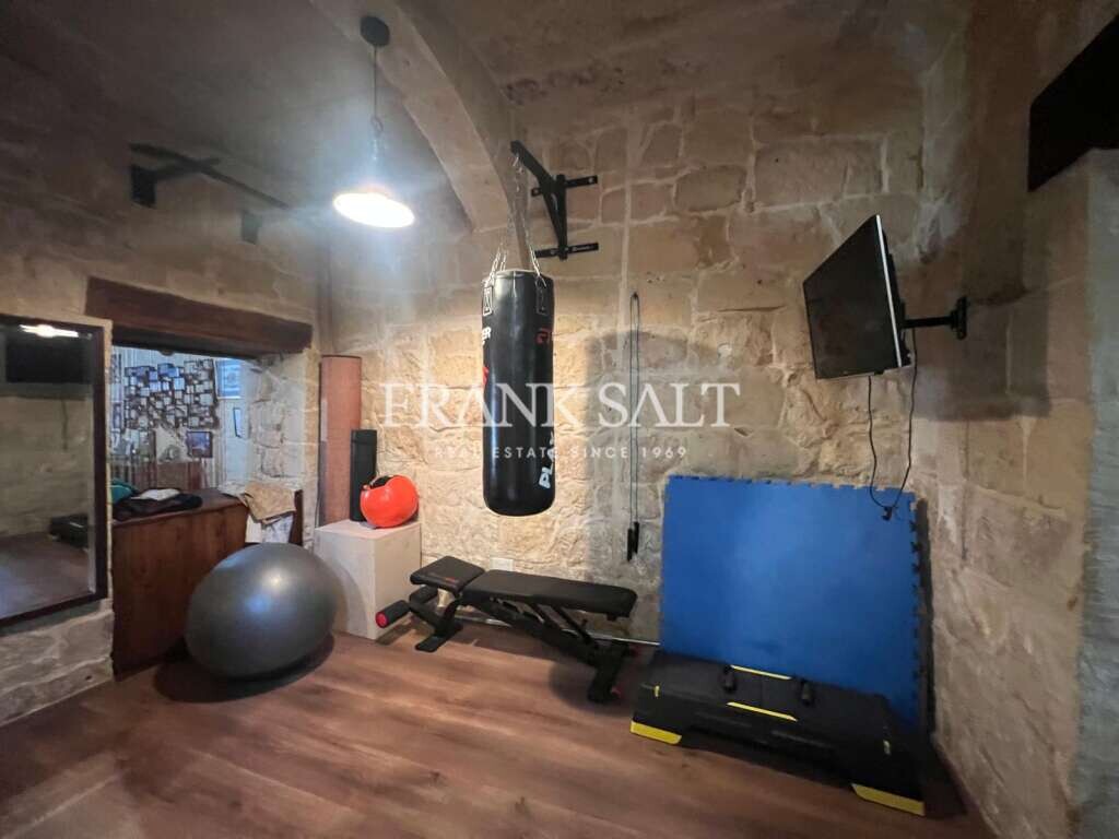 Qrendi, 3 Bedrooms Bedrooms, ,1 BathroomBathrooms,For Sale,FRSA-920397