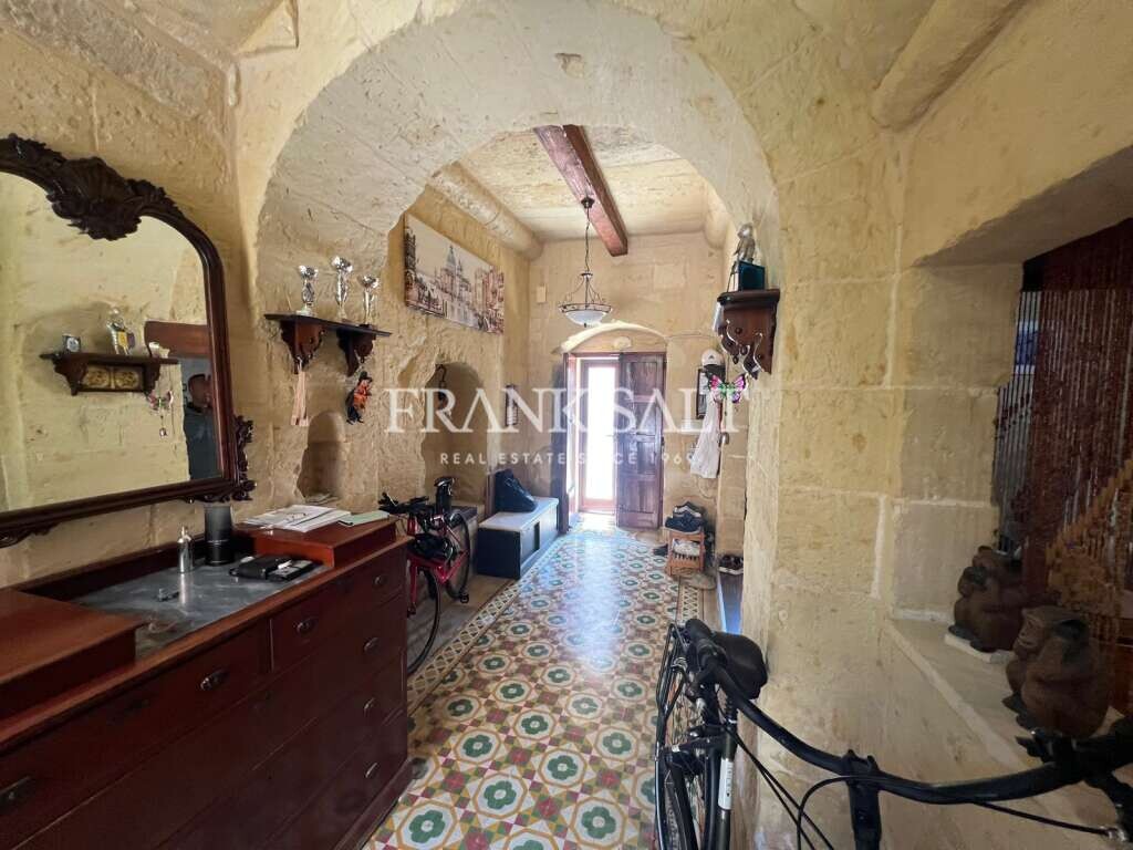 Qrendi, 3 Bedrooms Bedrooms, ,1 BathroomBathrooms,For Sale,FRSA-920397