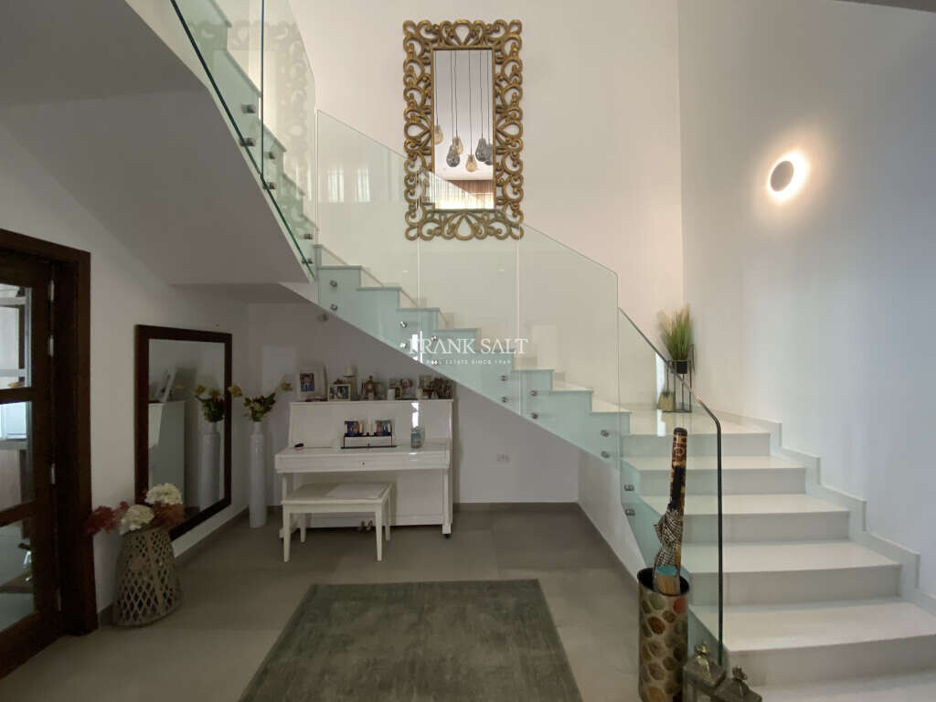 Rabat, 4 Bedrooms Bedrooms, ,1 BathroomBathrooms,For Sale,FRSA-920238