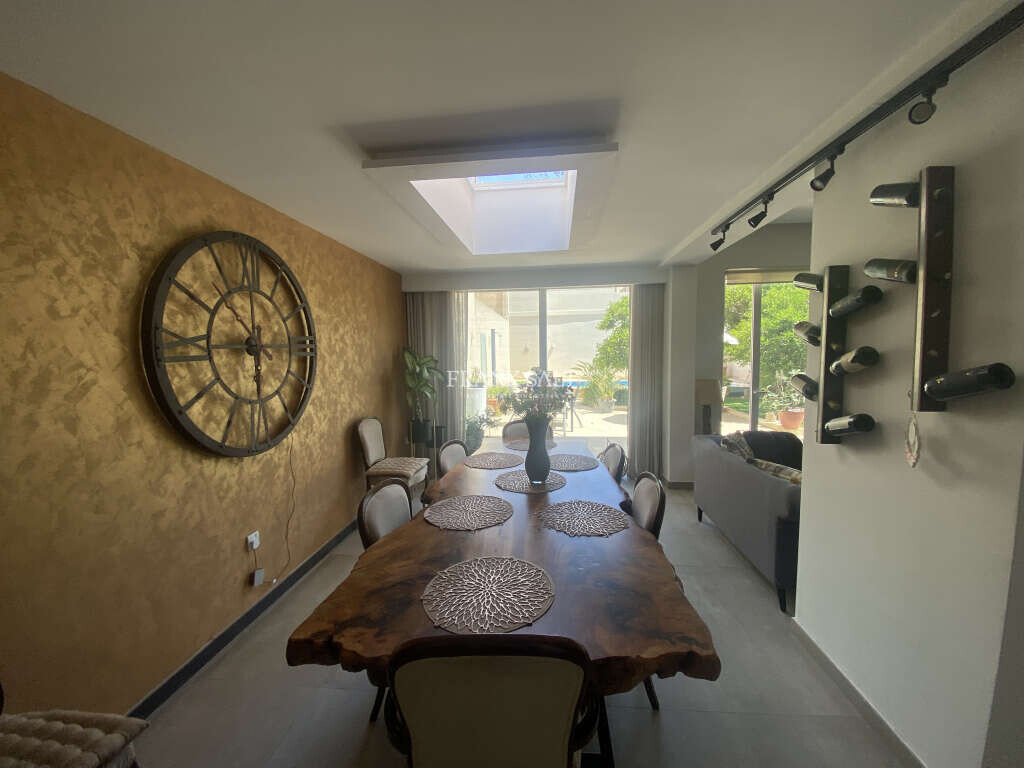 Rabat, 4 Bedrooms Bedrooms, ,1 BathroomBathrooms,For Sale,FRSA-920238