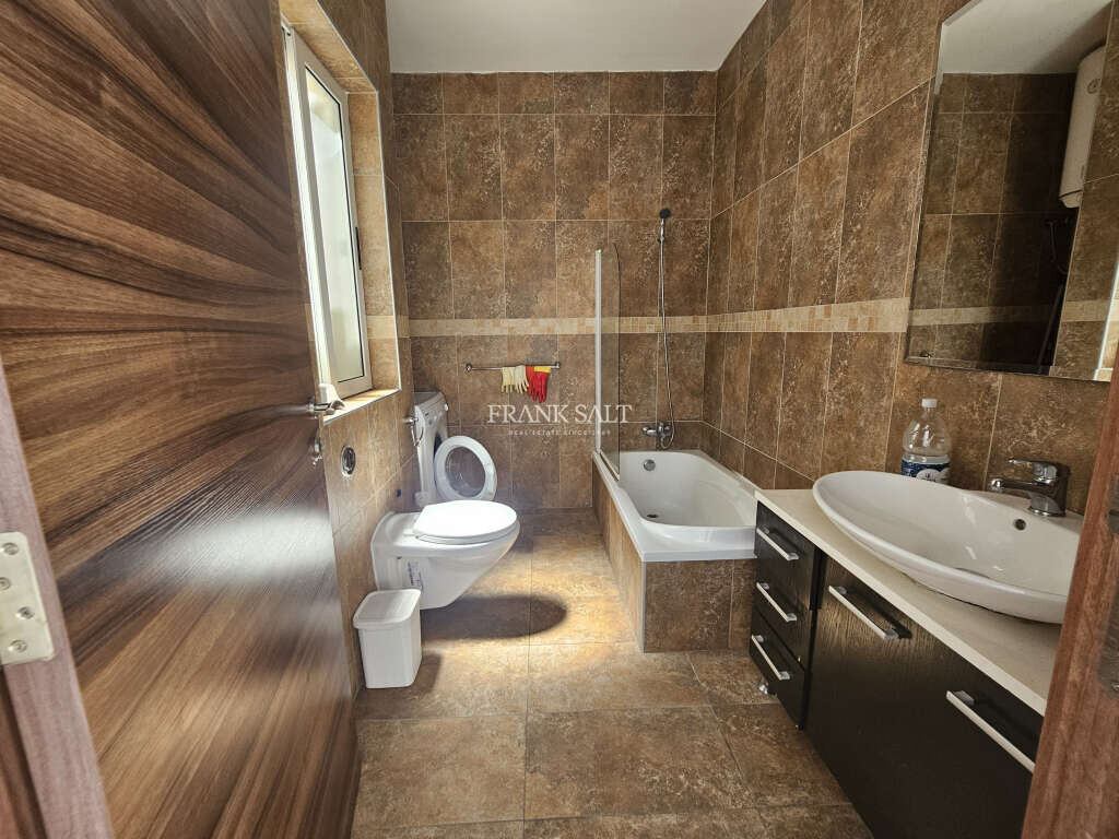 Swatar, 3 Bedrooms Bedrooms, ,2 BathroomsBathrooms,For Sale,FRSA-919909