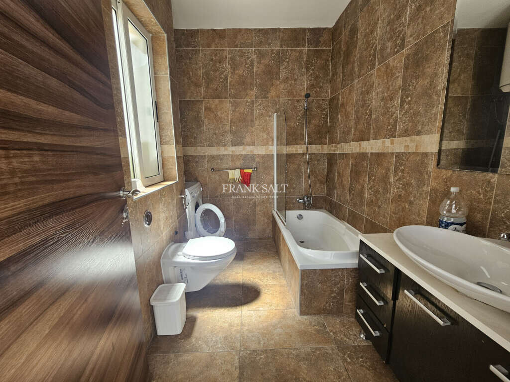 Swatar, 3 Bedrooms Bedrooms, ,2 BathroomsBathrooms,For Sale,FRSA-919909