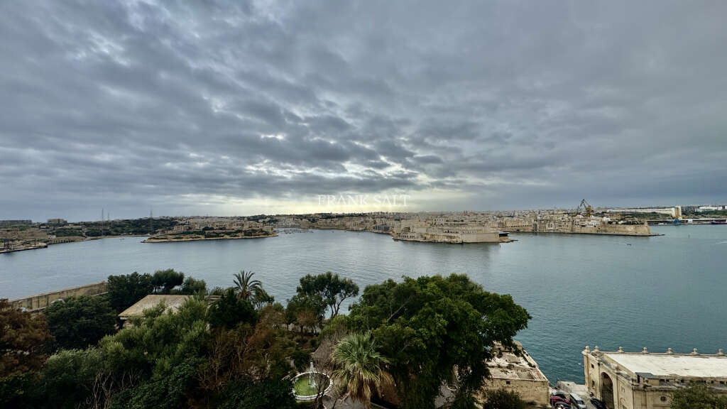 Valletta, 3 Bedrooms Bedrooms, ,1 BathroomBathrooms,For Sale,FRSA-046683